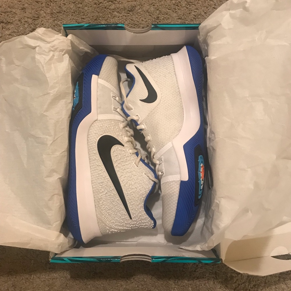 Kyrie 3s